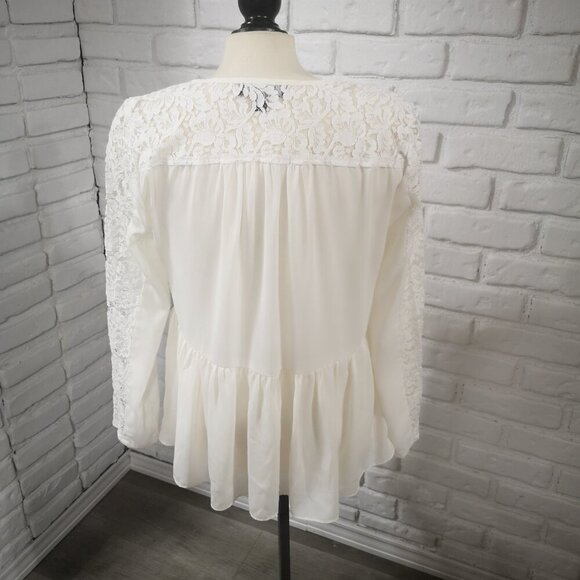 Karen Kane Cream Ladies Size Medium Made in USA Loose Fit Blouse with Lace - Picture 2 of 9